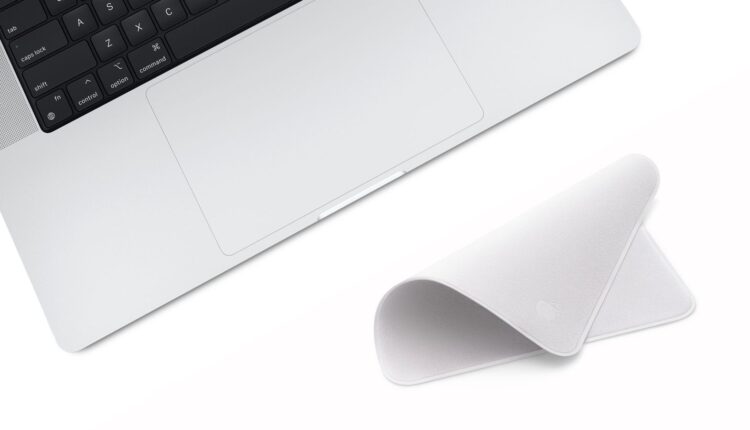 2021-MBP-and-Cloth-1