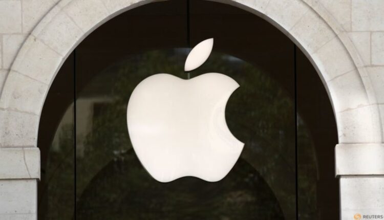 2021-11-17t140308z_1_lynxmpehag0qi_rtroptp_3_apple-france-antitrust