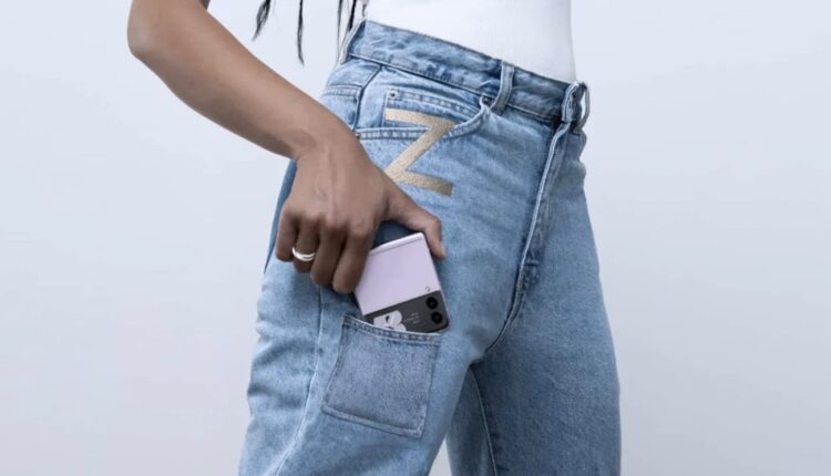 Jeans-designed-for-Galaxy-Z-Flip-3