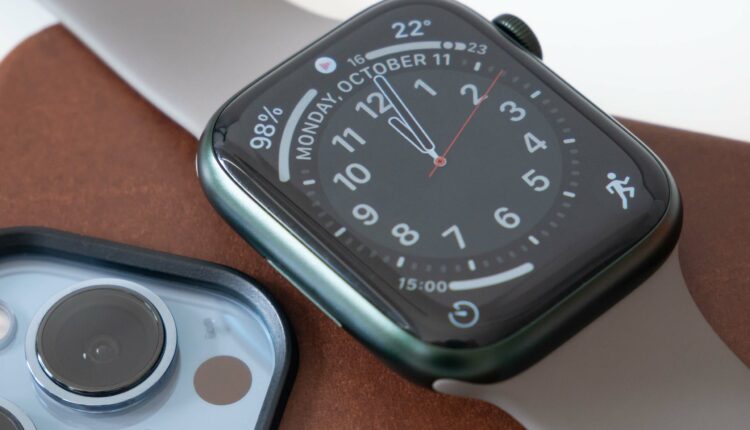 apple-watch-series-7-iphone-13-scaled